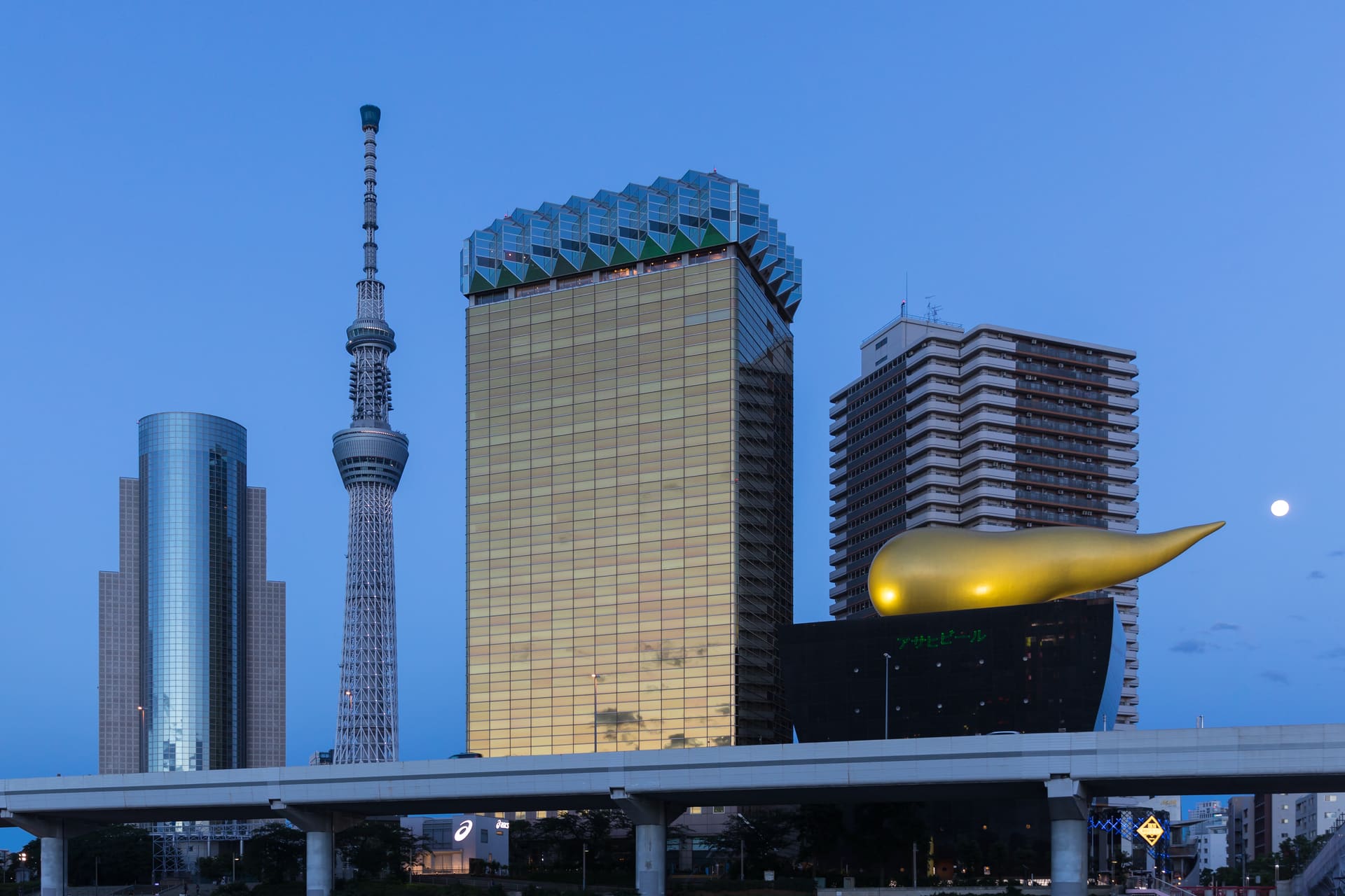 東京藍調時刻的天際線與東京晴空塔