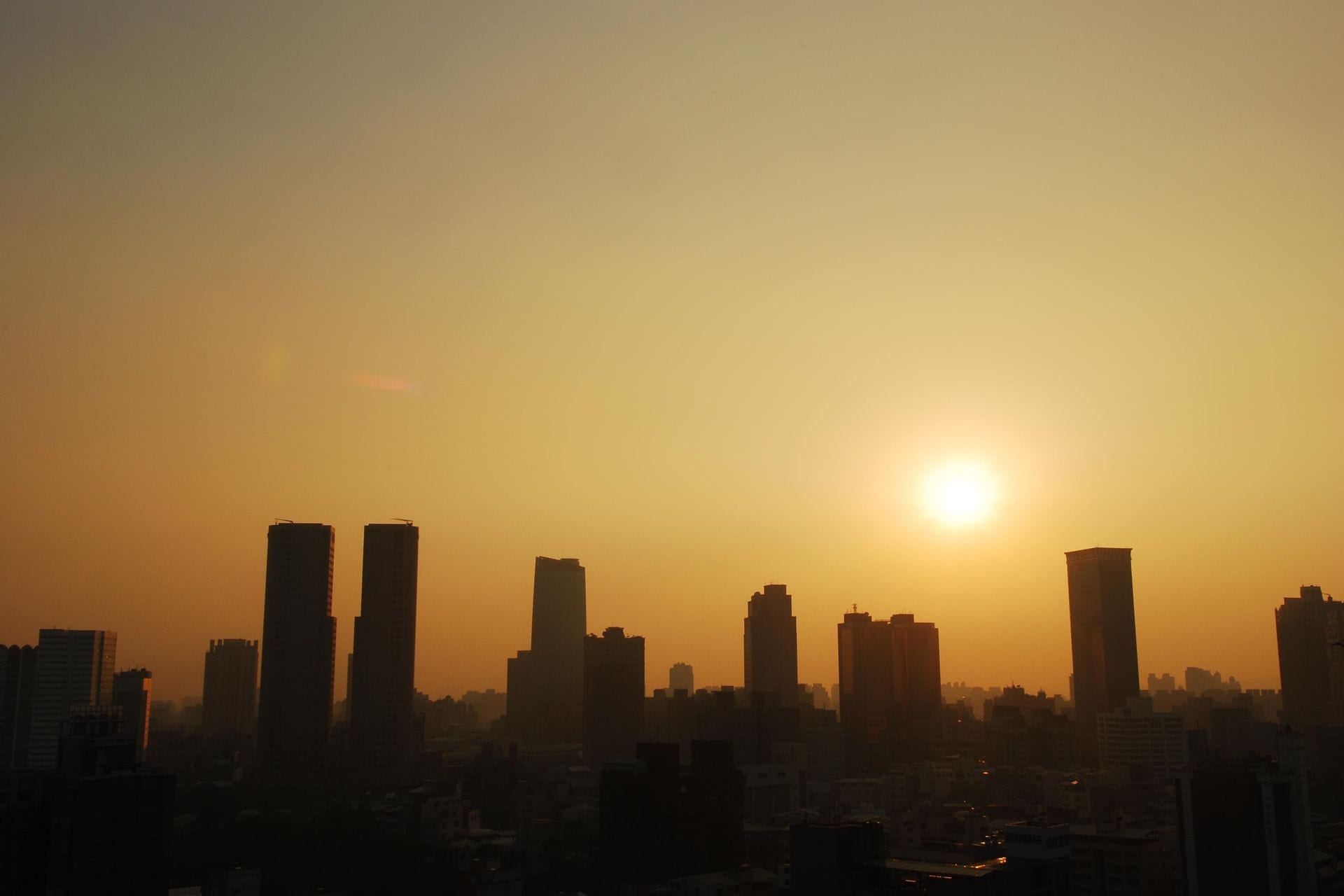 台中 · 夜望台中樓群