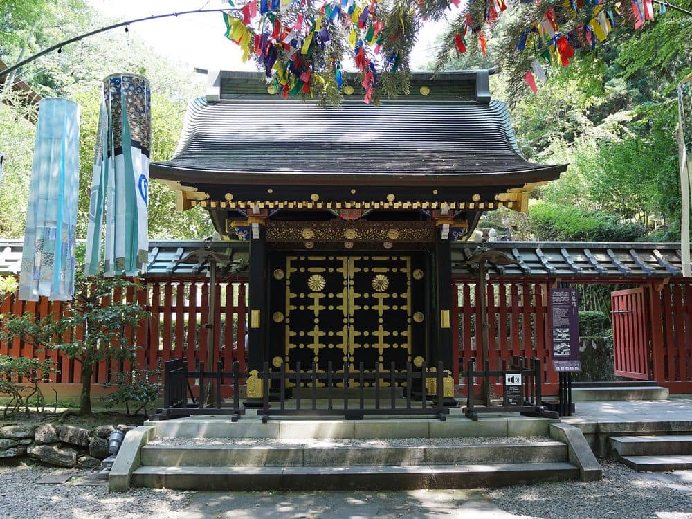 瑞鳳殿涅槃門的朱紅建築